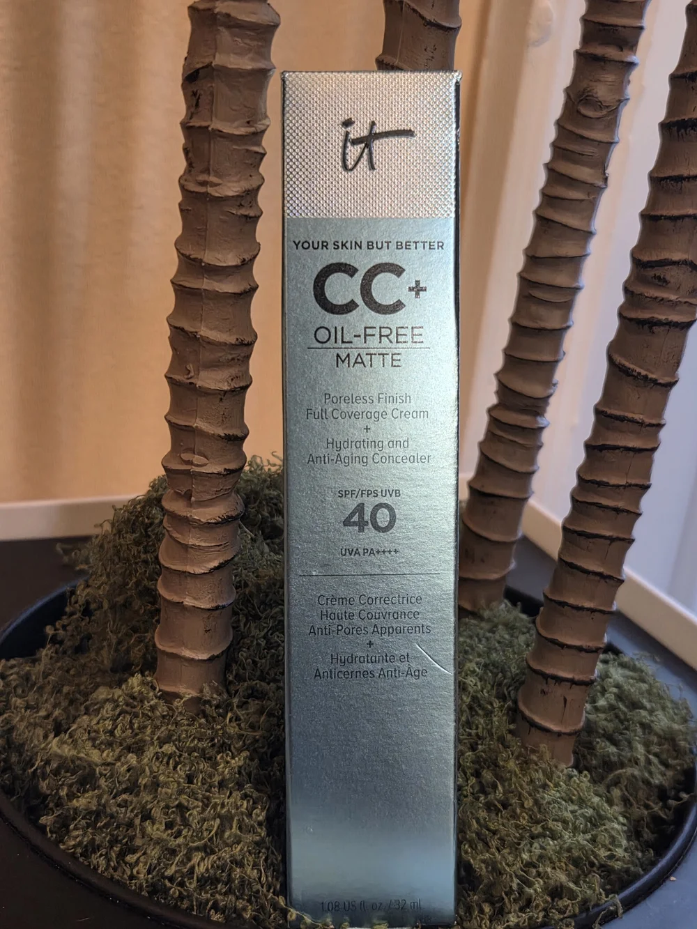 IT Cosmetics CC+ Oil-Free Matte CC Cream SPF 40 – Medium 1.08 oz / 32 mL